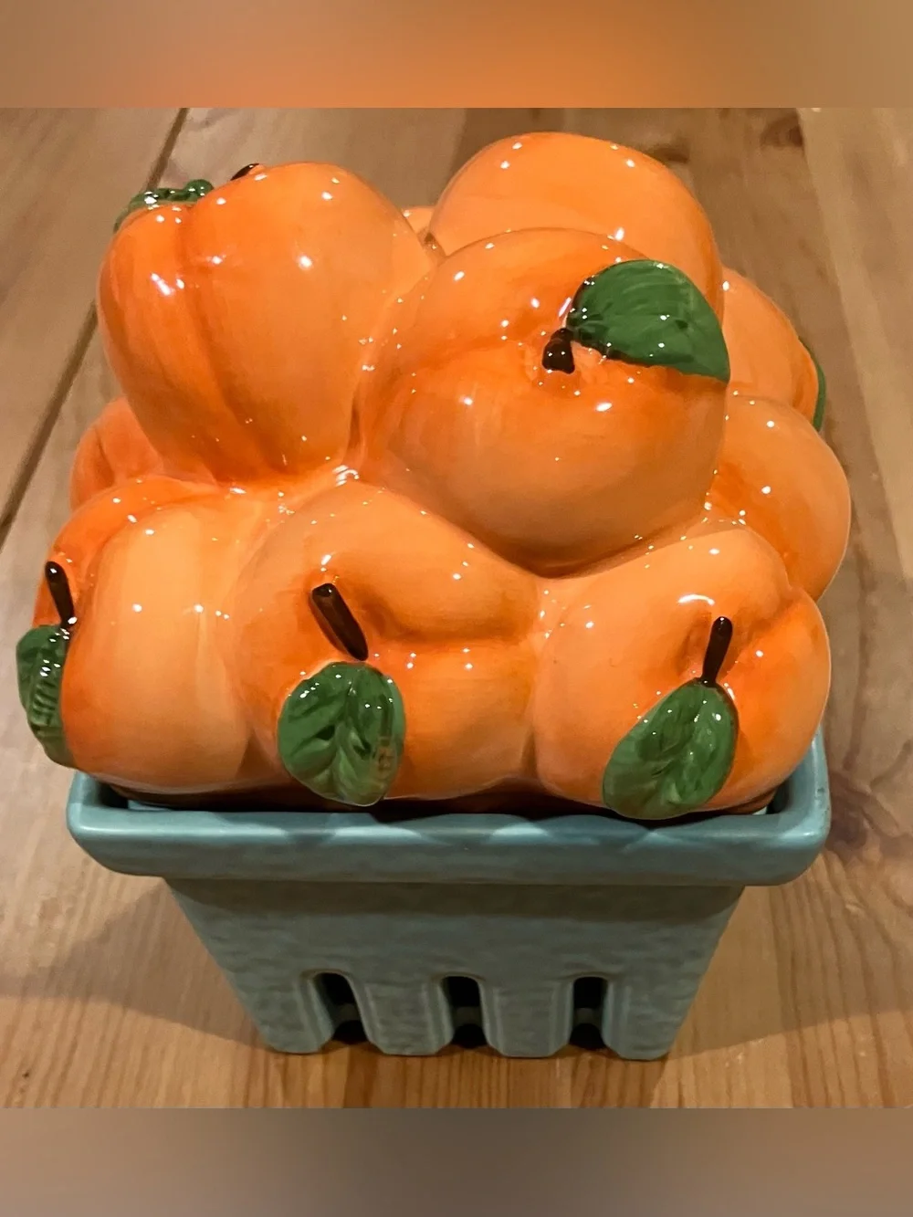Never Used Homeworx by Harry Slatkin Ceramic Peach Basket Decorative Candle - Picture 3 of 12